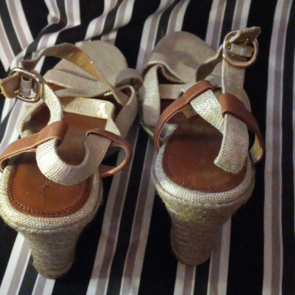 Shoes - Picture 3 of 9